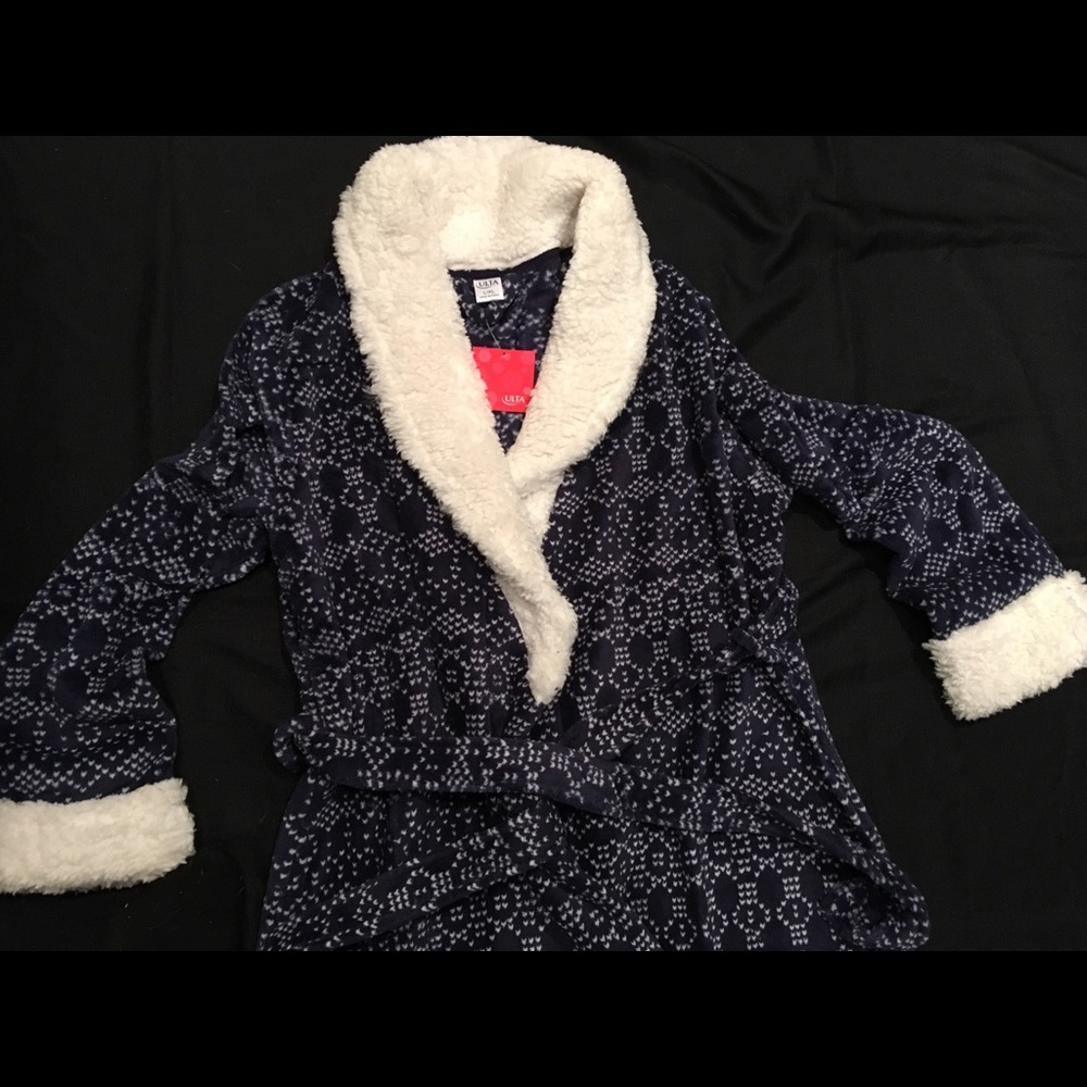 Ulta Robe | Snowflake Pattern | Super Soft! - Picture 6 of 8